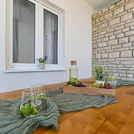 Apartmani Sukosan Apartment *