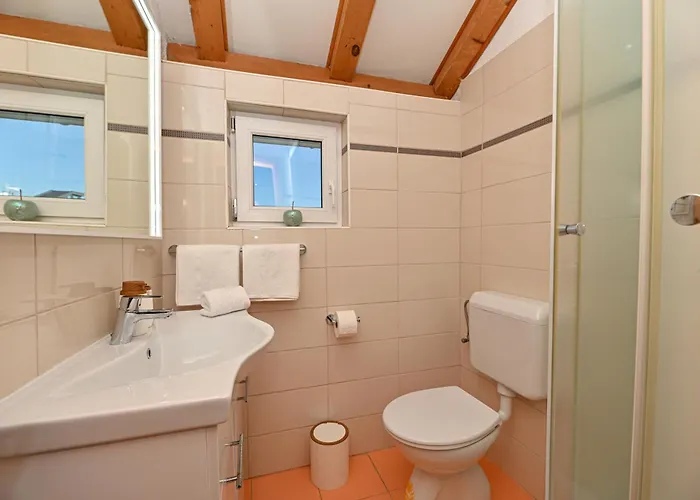 apartmani sukošan 公寓